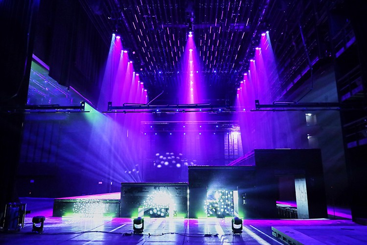 Benzersiz sahne teknolojisi AKM'de kullanılıyor