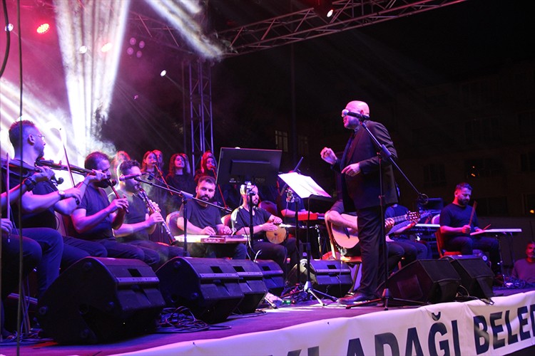 Antakya Medeniyetler Korosu'ndan Hatay'da "Sesinizi Duyduk" konseri