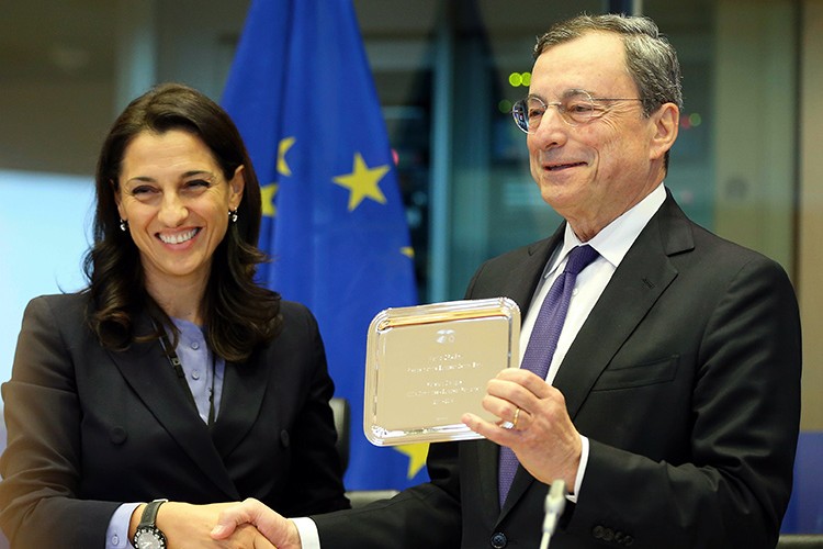 Draghi'den belirsizlik uyarısı