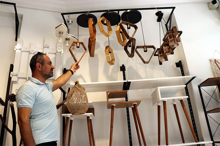 Ürettiği dekoratif eşyaları yurt dışına da gönderiyor