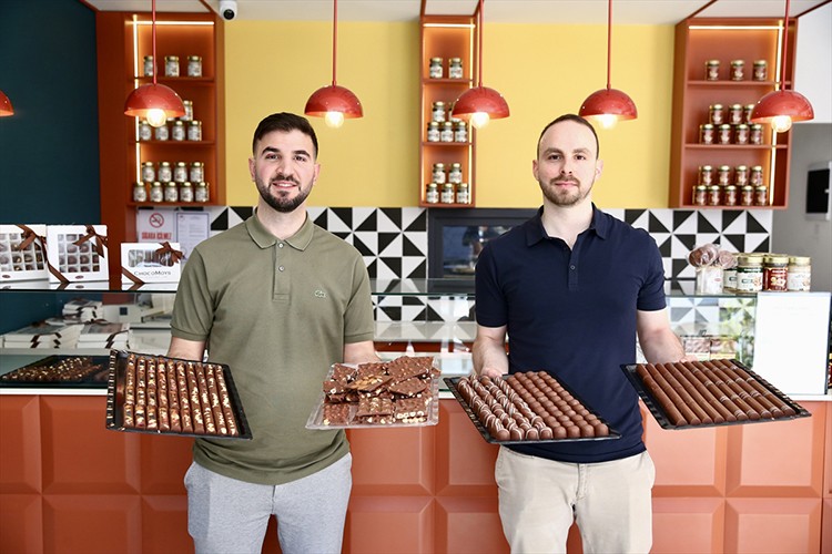 Üç arkadaş, Türk fındığını Giresun'da çikolatayla buluşturdu