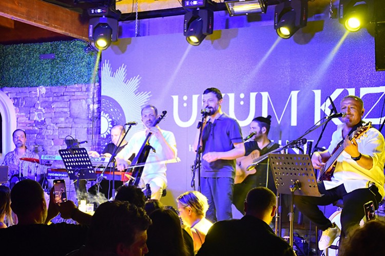 "Bizim hayatınmız arabesk olmuş"