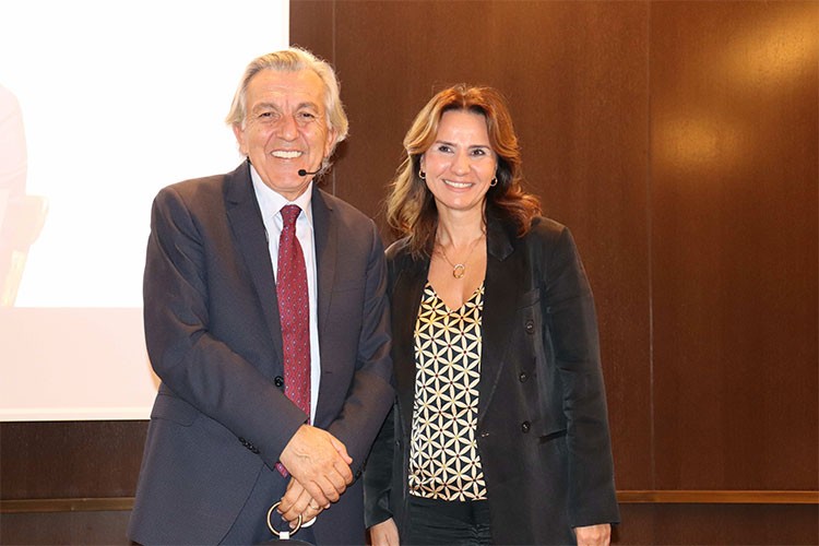 Bu ayki konwk Araştırmacı ve Yazar Bekir Ağırdır