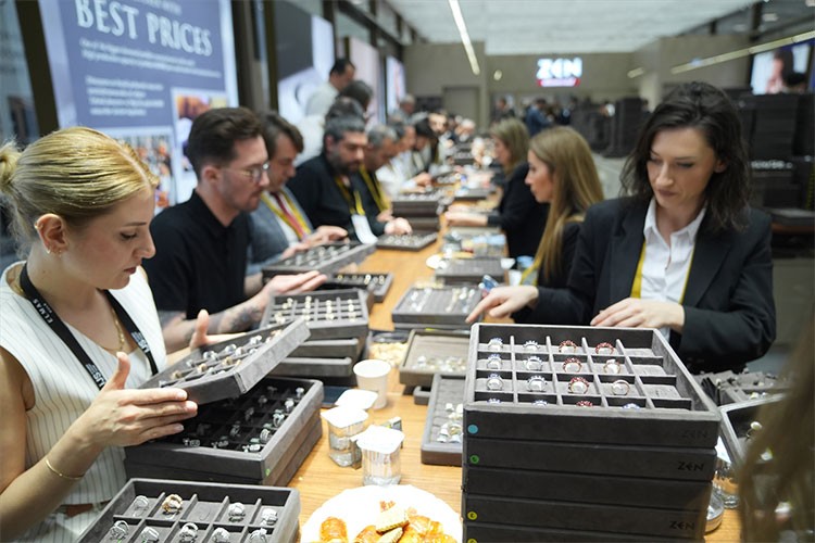 İstanbul Jewelry Show devam ediyor
