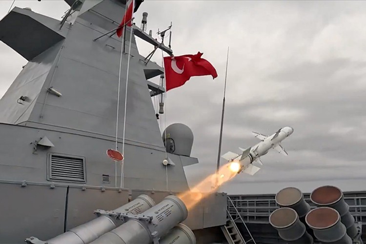 Denizden karaya tam isabet