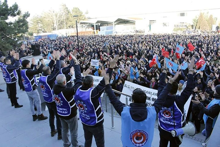 Türk Metal ile Mess anlaştı