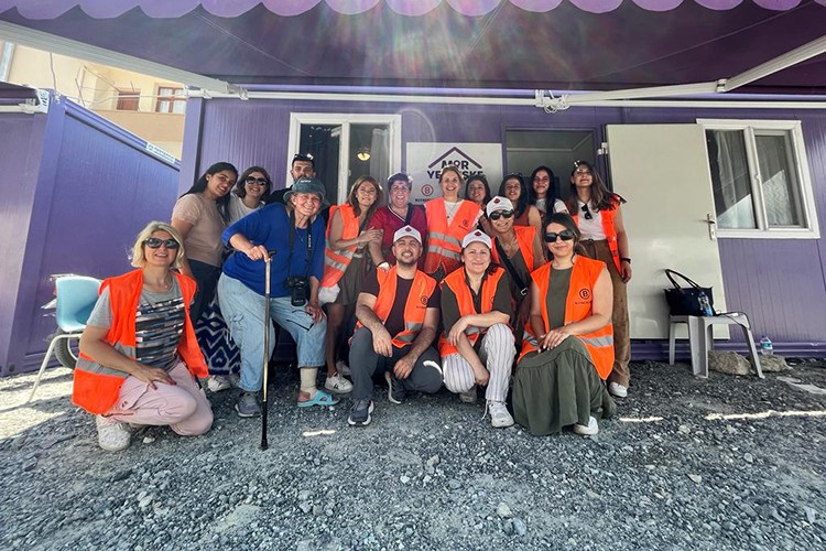 Mor Yerleşkeler'de Çocuklarla Bir Araya Geldi