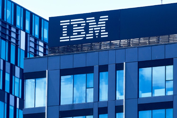 IBM'in geliri üçüncü çeyrekte arttı