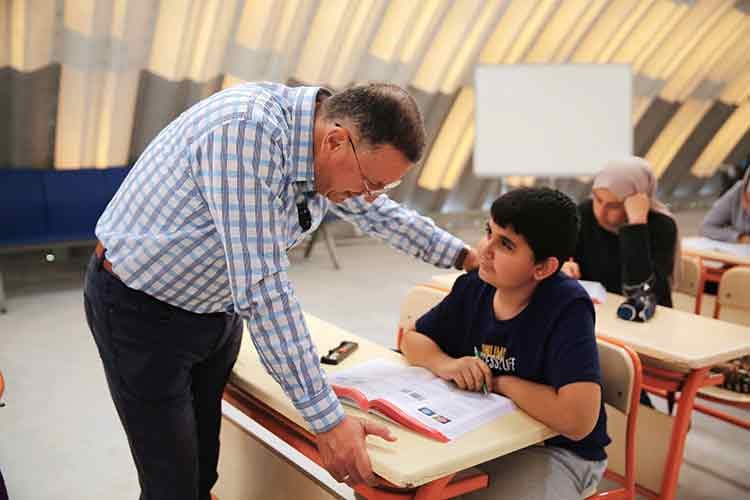 HBB'den depremzede öğrencilere eğitim seferberliği