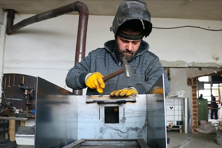 Bayburtlu aile 4 kuşaktır soba üretiyor