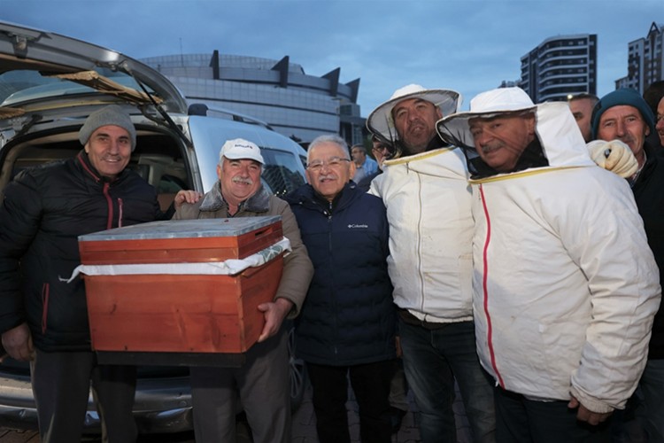 Kayseri'de 750 üreticiye 1500 arılı kovan dağıtıldı