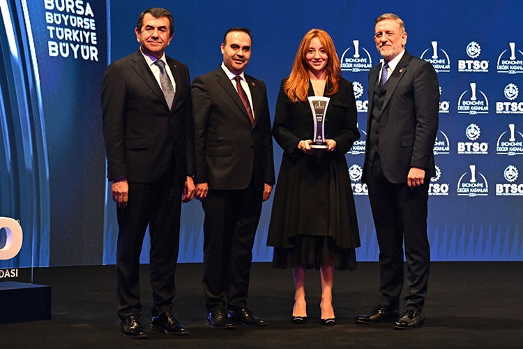 Uludağ Elektrik 2024 Yılını Sektör Lideri Ödülüyle Kapattı