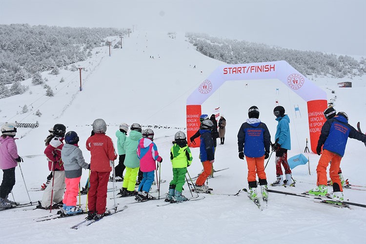 "Zigana Dağı Kış Gençlik ve Spor Şenliği" düzenlendi