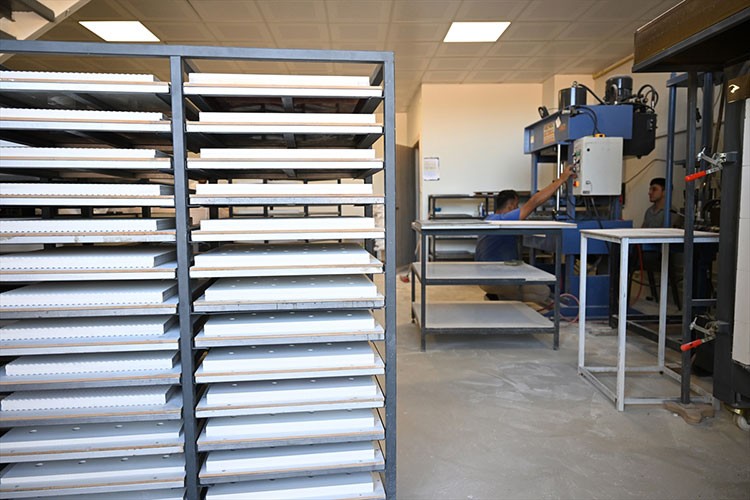 Seramik fırın ekipmanları üretiyor