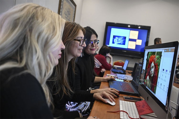 Giyim sektörünün ustaları yapay zekayla moda tasarımı yapıyor