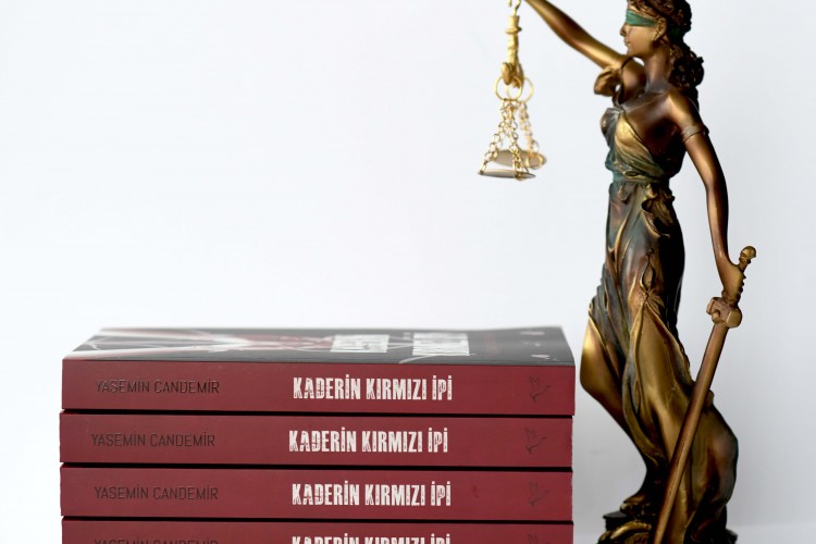 Mitolojik kırmızı ipin ucu bu kez dahice kurgulanmış seri cinayetlere uzanıyor…