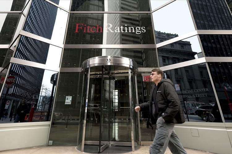 Fitch: Fransa'da ani seçim kararı mali belirsizliği artırıyor