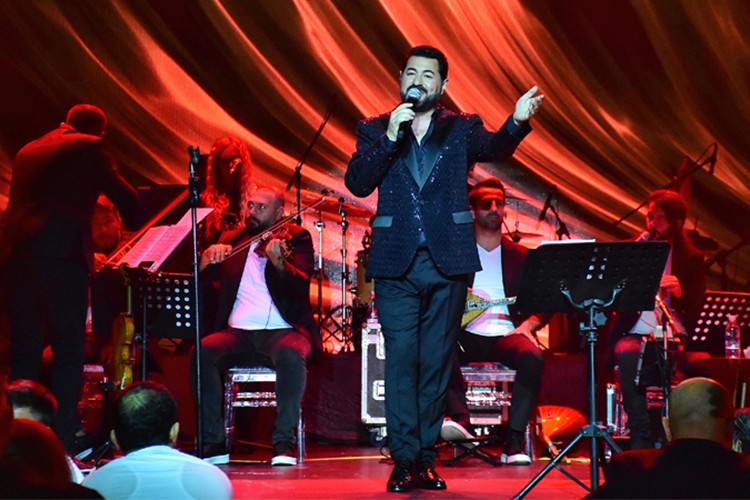 2 bin kişilik dev koro