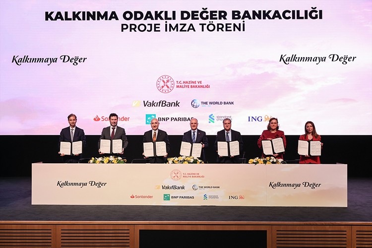 VakıfBank'tan 1,5 milyar avroluk finansman anlaşması