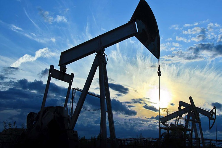 Petrol fiyatları dalgalı seyrediyor