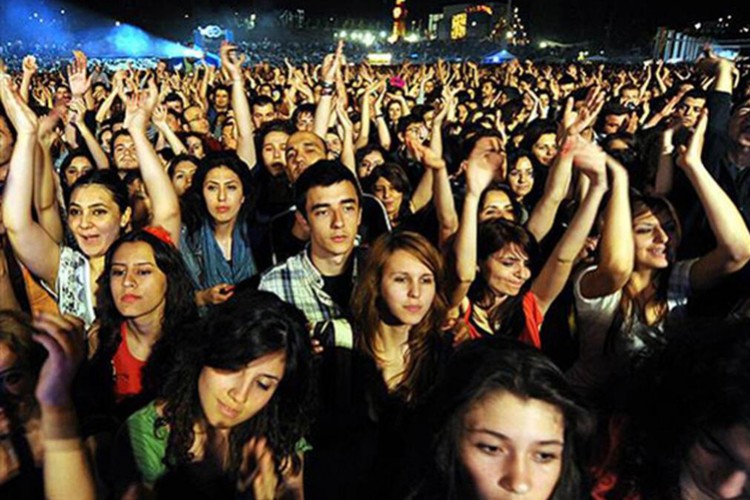 Nüfusun yüzde 15,3'ünü gençler oluşturuyor