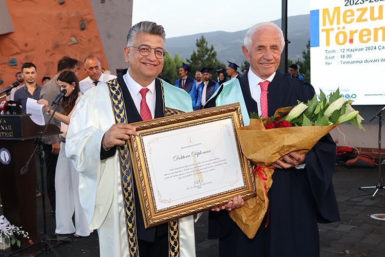 NG kurucu başkanı Nafi Güral'a fahri doktora ünvanı verildi