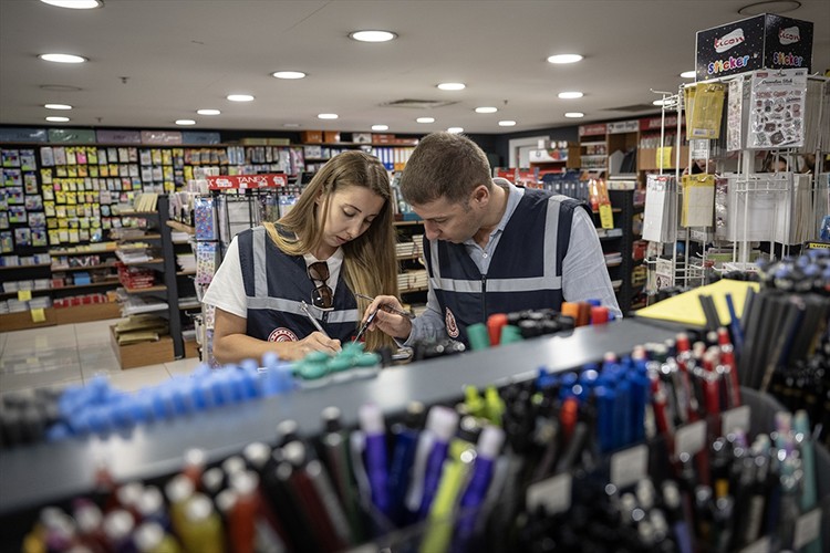 Öğretim yılı öncesi kırtasiye ve okul ürünlerini denetledi