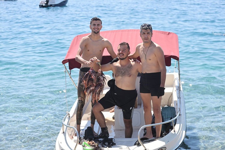 Antalya'da "Aslan Balığı Avlama Yarışması" düzenlendi