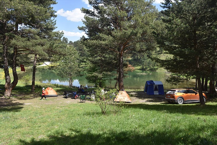 Altınpınar Limni Gölü turizm sezonunun ilk misafirlerini ağırlıyor