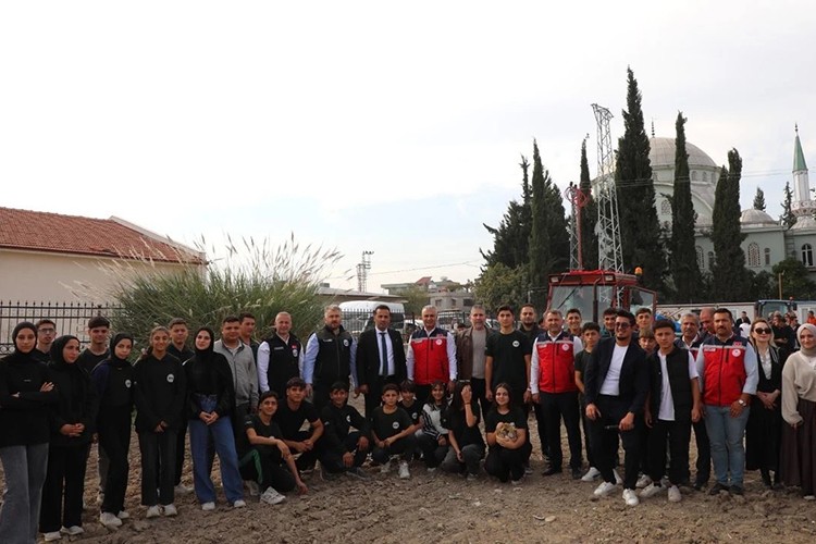Antakya'da öğrenciler buğday ekti