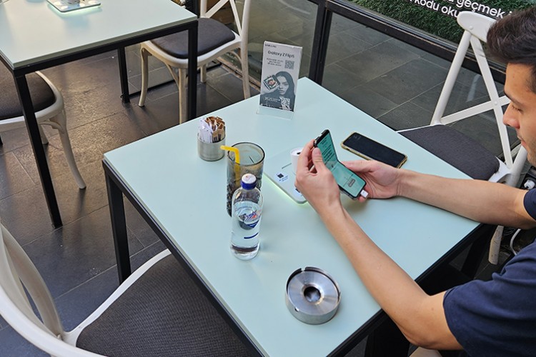 Samsung'un en yeni katlanabilir modeli Galaxy Z Flip5