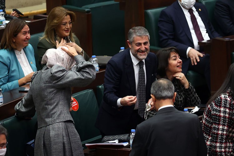 "Kasada para var, düzlük göründü"