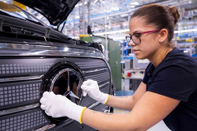 Yeni nesil elektrikli Mercedes-Benz VLE seri üretimde