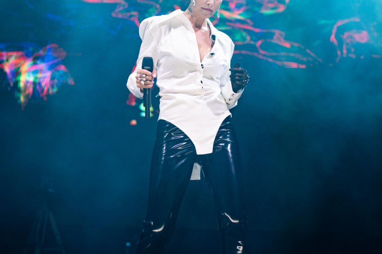 Hatay'da depremzedelere ücretsiz stadyum konseri