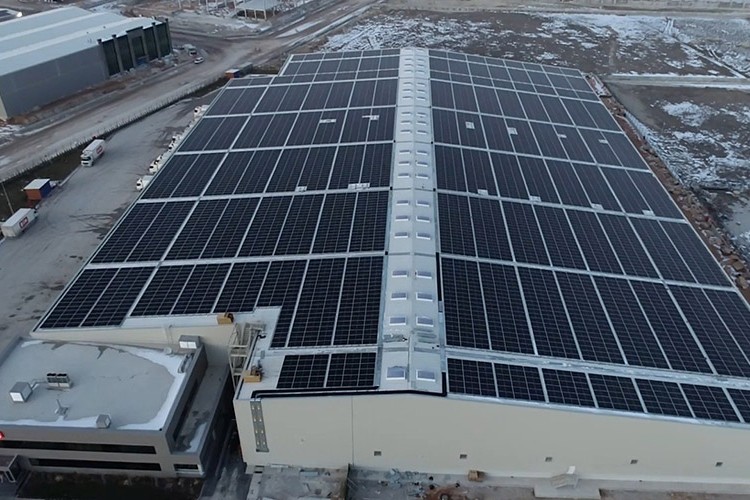 BİM Konya'da güneş enerjisine geçti