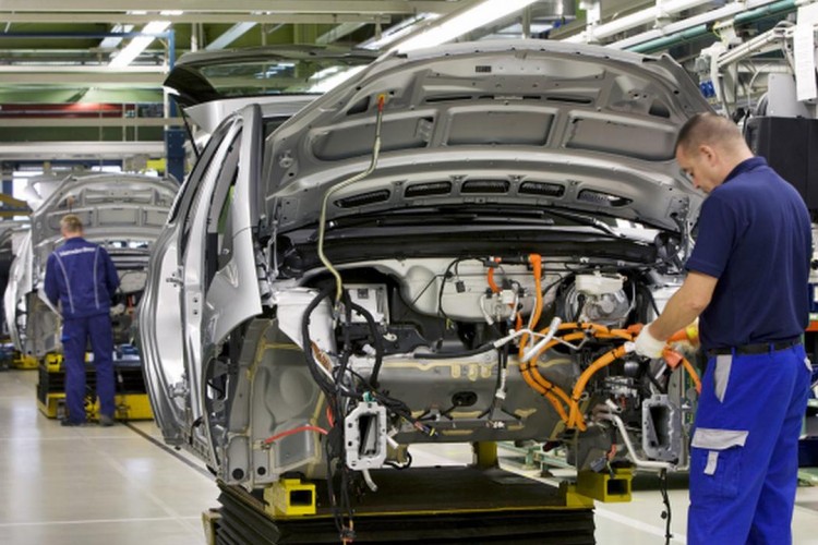 Otomotiv üretimi 2023'te 1,5 milyona dayandı