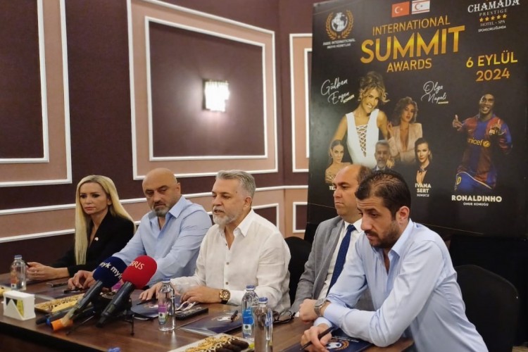 Gülben Ergen ile dünya futbolunun efsanesi Ronaldinho Kıbrıs'ta buluşuyorlar