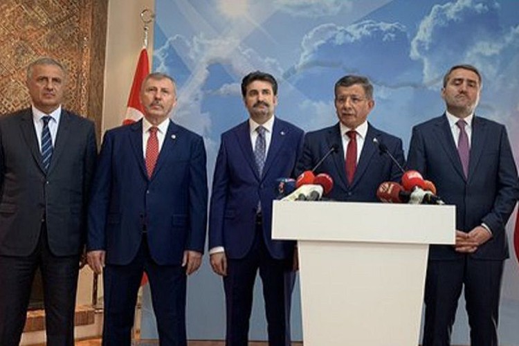 Davutoğlu istifa etti