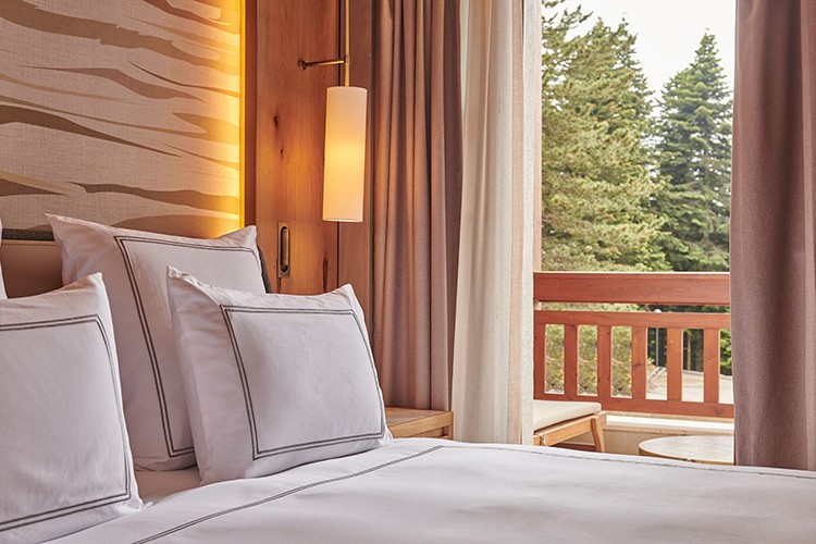 Misafirlerini doğanın kalbinde ağırlamak için kapılarını açtı.