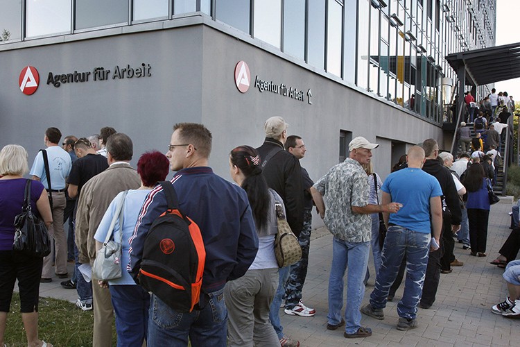 Almanya'da işsiz sayısı düştü