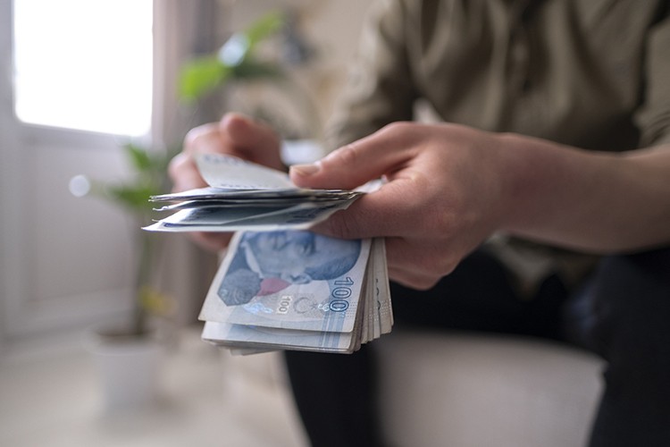 Memur ve emekliye ek zam komisyonda kabul edildi