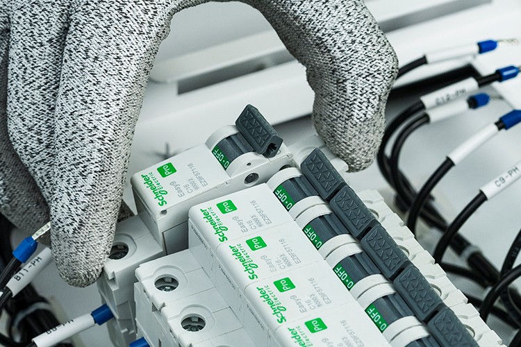 Pano Üreticileri ve Müteahhitler için Esnek, Güvenilir ve Güvenli Elektrik Dağıtım Çözümü