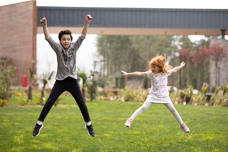 Tüm misafirlerini sınırsız eğlenceye davet ediyor