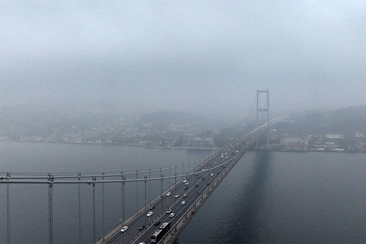 İstanbul Boğazı sis nedeniyle geçici olarak gemi trafiğine kapatıldı