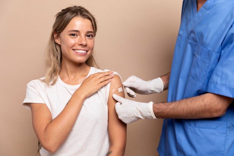 HPV CİLTTEN CİLDE TEMAS YOLUYLA BULAŞIR