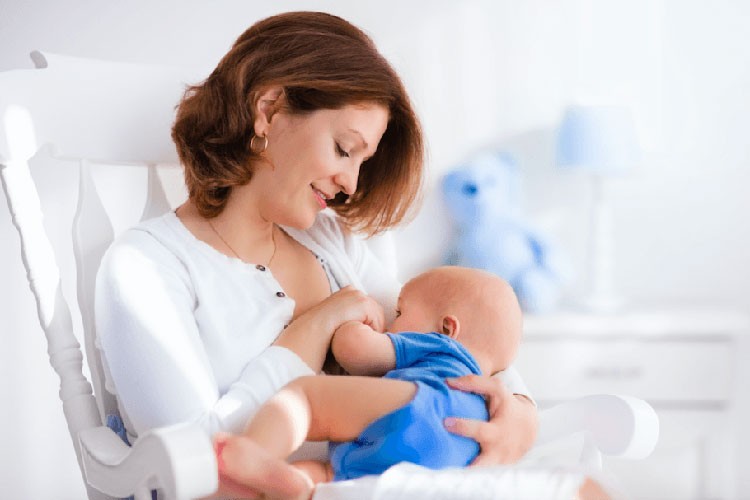 Anne sütü bebeklerin sağlıklı gelişimi için kritik rol oynuyor