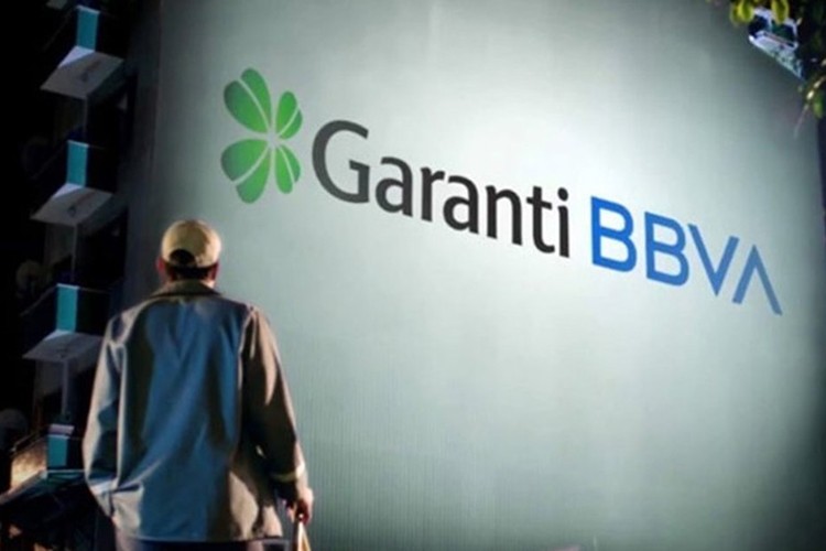 İki ayrı sendikasyon sağladı...