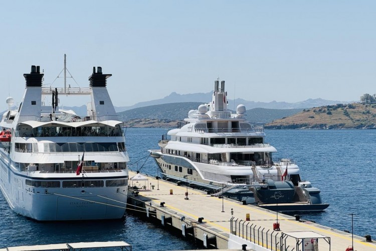 'Star Legend' kruvaziyeri 218 yolcu ile Bodrum'a demir attı