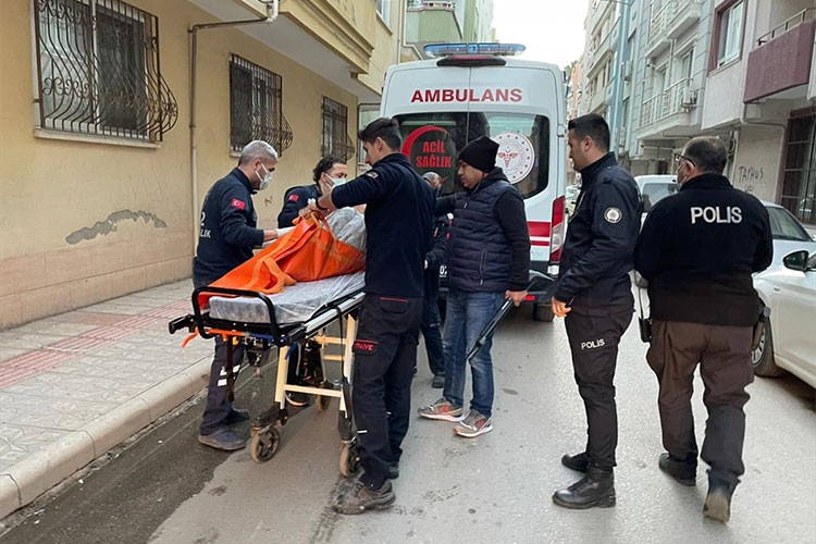 Evinde düşen 91 yaşındaki kadını itfaiye ekipleri kurtardı