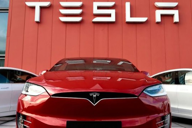 Tesla'dan geçen yıl rekor kar